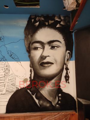 Graffti Frida Kahlo 300x100000